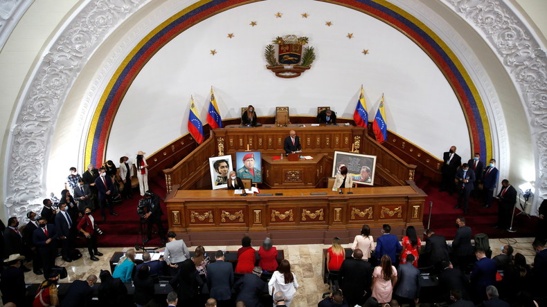 Venezuela : victorieux aux législatives, les députés chavistes s'installent en nombre à l'Assemblée