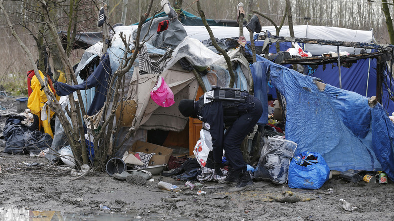 Evacuation des camps de migrants à Grande-Synthe : qui «lacère» les tentes ?
