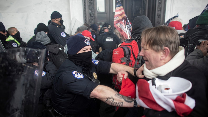 Intrusion au Capitole : décès d'un policier blessé lors d'affrontements avec des partisans de Trump