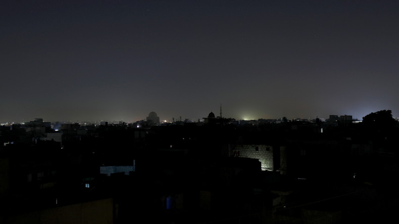 Une panne nationale du réseau électrique plonge le Pakistan dans l'obscurité