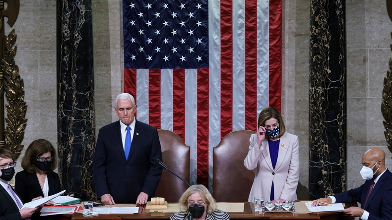 «Je ne céderai pas» : Mike Pence refuse d'invoquer le 25e amendement pour démettre Trump