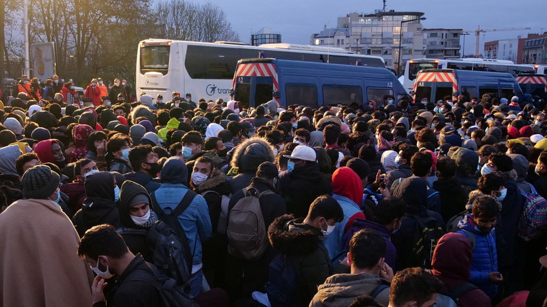 Le plan gouvernemental de répartition des migrants en région indigne le RN