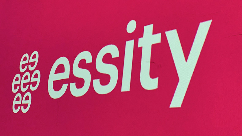 Covid-19 : bientôt un boitier autour du cou de salariés d'Essity pour assurer la distanciation ?