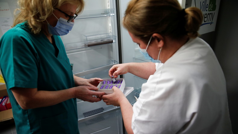 Covid-19 : ralentissement des vaccinations de soignants pour répondre aux besoins des centres-villes