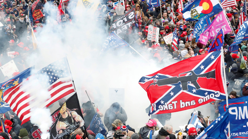 Emeute du Capitole : Facebook aurait transmis des messages privés au FBI