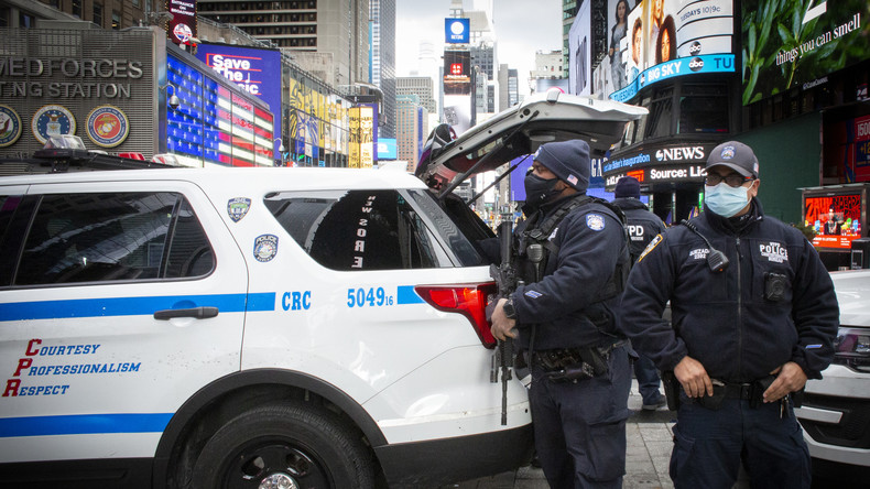 Etats-Unis : un véhicule de police roule dans la foule et percute plusieurs personnes