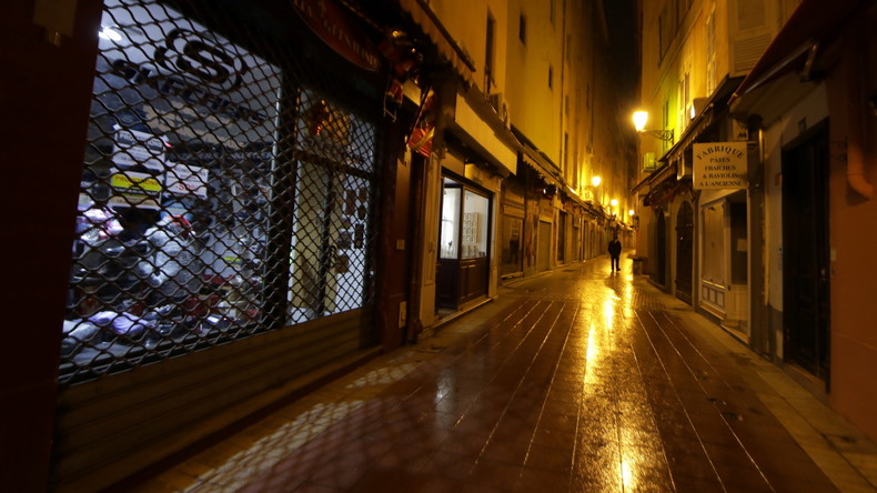 Hypothèse du reconfinement : le Medef veut des commerces ouverts pour éviter un «désastre»