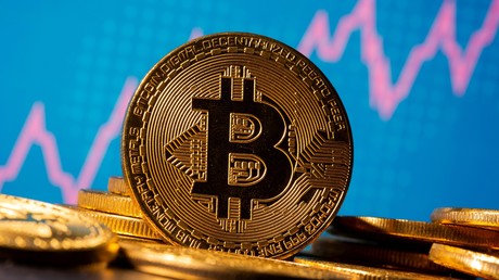 Le bitcoin dépasse les 30 000 dollars pour la première fois de son histoire