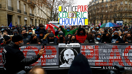 Un an après la mort de Cédric Chouviat, une marche blanche demande «justice pour Cédric»