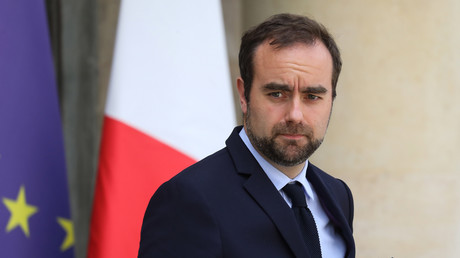 Le ministre des Outre-mer Sébastien Lecornu sur le perron de l'Elysée, le 22 mai 2019 (image d'illustration)