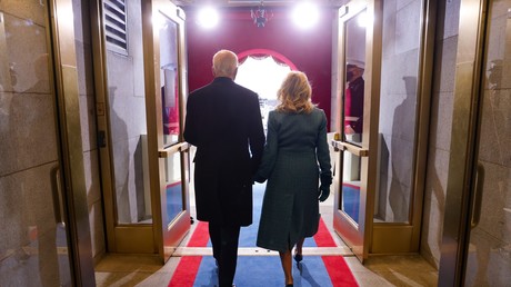 Joe Biden et son épouse Jill, lors de la cérémonie d'investiture du nouveau président des Etats-Unis à Washington, le 20 janvier 2021.