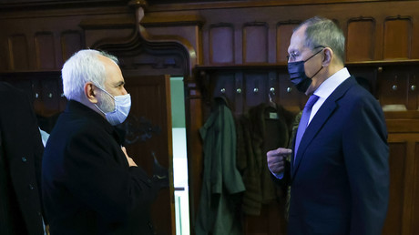 Le chef de la diplomatie iranienne Mohammad Javad Zarif rencontre son homologue russe Sergueï Lavrov à Moscou le 26 janvier.