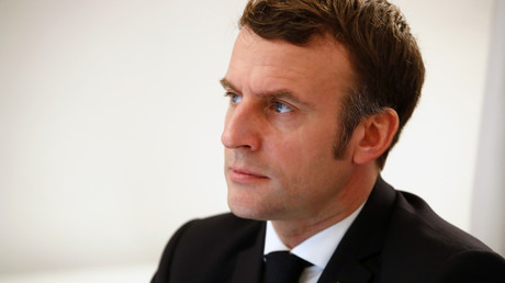 «Macron hésite» : pourquoi le gouvernement temporise au sujet d'un nouveau confinement ?