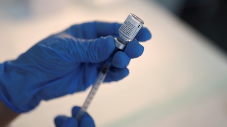 Une dose du vaccin Pfizer-BioNTech contre le Covid-19 à l'hôpital Sant Pau de Barcelone, le 28 janvier 2021 (image d'illustration).