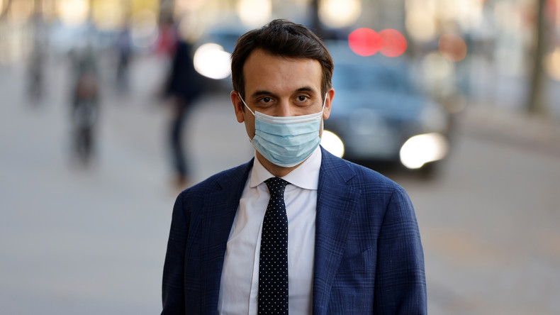 Florian Philippot déjeune chez une restauratrice en guise de soutien à la profession
