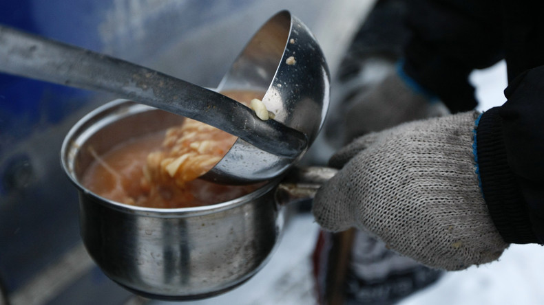 Royaume-Uni : un homme qui sert la soupe populaire arrêté pour non-respect des mesures anti-Covid