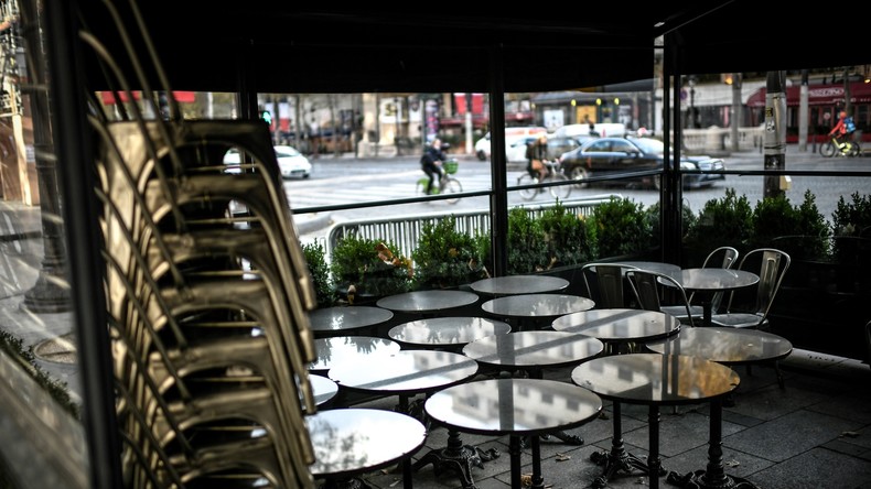 Deux membres de la Cour du droit d'asile sanctionnés pour avoir déjeuné en terrasse d'un restaurant