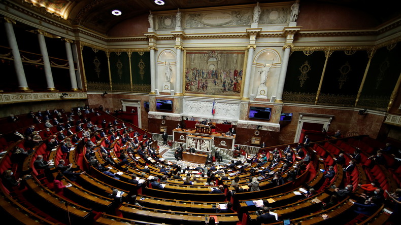 18 députés LR veulent dissoudre les syndicats professionnels qui «incitent au séparatisme»