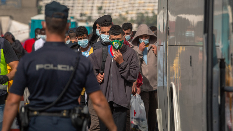 Canaries : la vidéo de migrants marocains violentés par la police suscite l'indignation