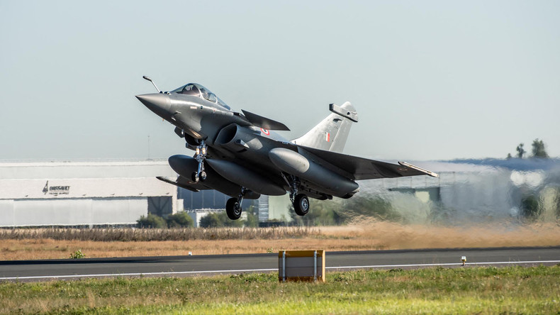 Haute-Provence : deux Rafale frôlent un village et coupent une ligne électrique