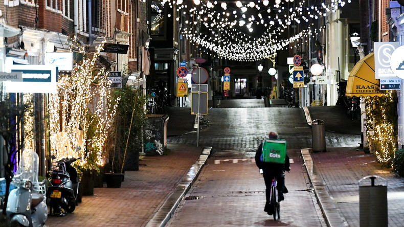 Pays-Bas : une loi votée en urgence garantit le maintien du couvre-feu