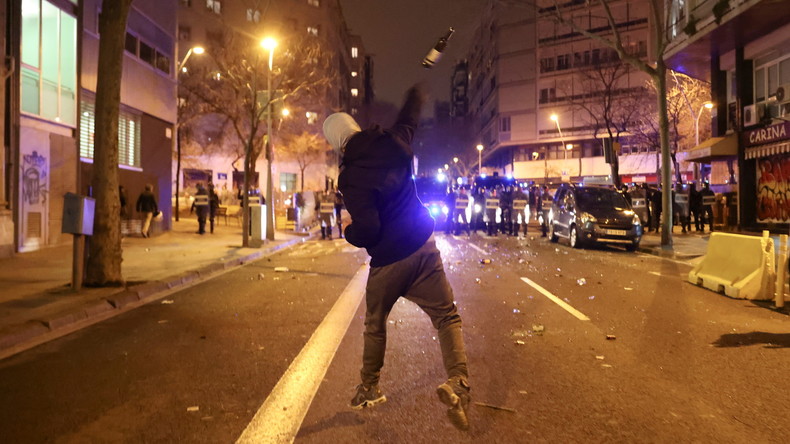 Arrestation de Pablo Hasél : nouveaux heurts nocturnes à Barcelone