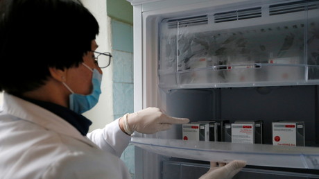 Des doses du vaccin Spoutnik V dans un frigo de l'hôpital de Donetsk (image d'illustration).