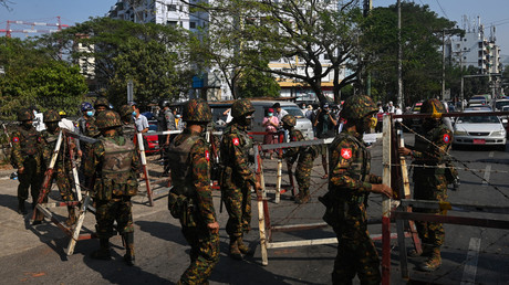 De violents affrontements entre l'armée et des manifestants anti-coup d'Etat en Birmanie