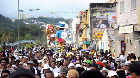 Antilles : les carnavaliers bravent les restrictions contre le Covid-19