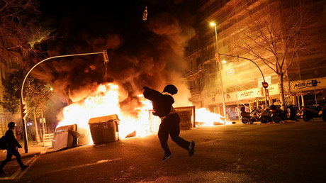 Espagne : troisième nuit de manifestations violentes après l'incarcération du rappeur Pablo Hasél