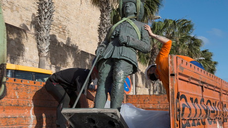 Espagne : la dernière statue de Franco déboulonnée