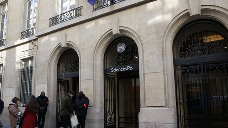 L'entrée du bâtiment historique de Sciences Po, rue Saint-Guillaume, à Paris, le 15 mars 2016.