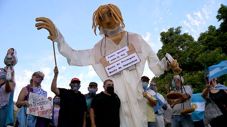 Argentine : manifestation contre des «vaccinations VIP» à Buenos Aires