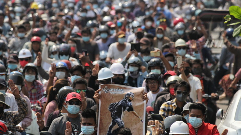 En birman, Macron tweete son soutien aux manifestants anti-coup d'Etat après une journée meurtrière