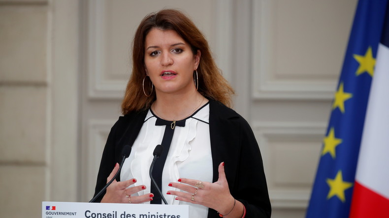 Passe d'armes entre Schiappa et Guirous à propos d'une «Marianne» astrophysicienne voilée