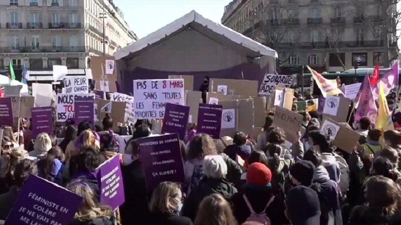 Rassemblement à Paris pour les droits des femmes