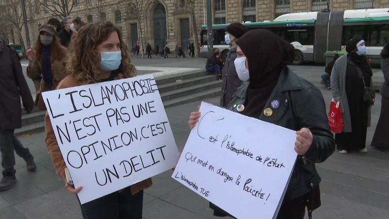 Paris : rassemblement contre l'islamophobie et le projet de loi séparatisme