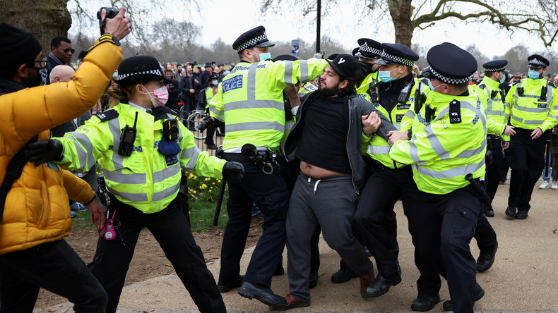 Royaume-Uni : des arrestations en marge d'une manifestation anti-confinement à Londres