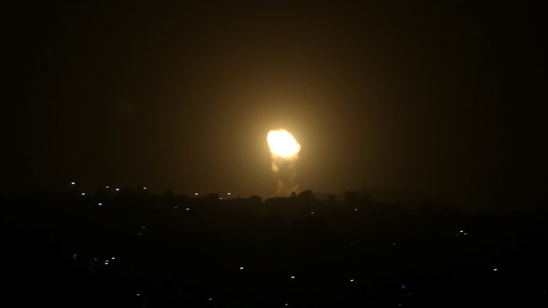 L’armée israélienne bombarde Gaza en réponse à une roquette