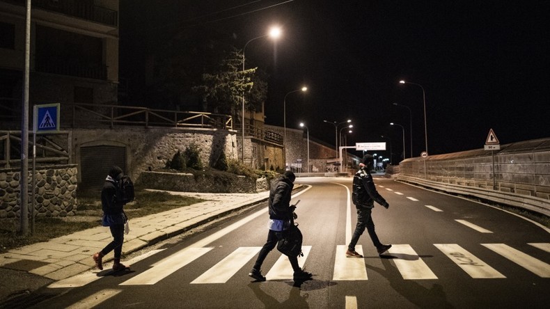 Des migrants afghans accusent des gendarmes d'avoir tiré des coups de feu pour les refouler