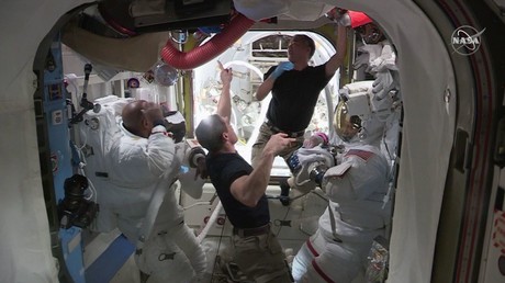 Les astronautes de la NASA effectuent des opérations de modernisation de l'ISS dans l'espace (VIDEO)