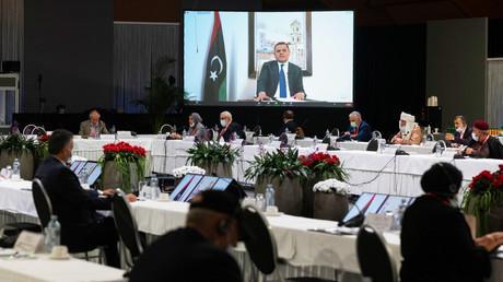 Le 3 février 2021, le candidat Abdel Hamid Dbeibah s'exprime par visioconférence dans le cadre du Forum de discussion politique libyen (FDPL).