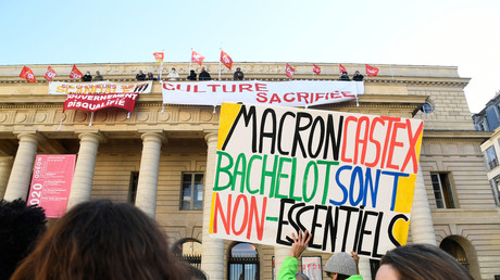 Fermeture des lieux culturels : le théâtre de l'Odéon occupé, Bachelot se rend sur place