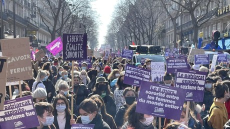 Journée du droit des femmes : manifestations à travers la France contre le sexisme (IMAGES)