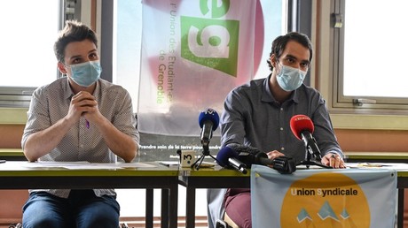 Les représentants de l'Union syndicale et de l'Union des Etudiants de Sciences Po Grenoble en conférence de presse le 9 mars.