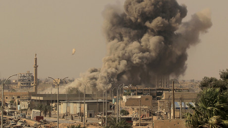 De la fumée s'élève de Raqqa, en août 2017 (image d'illustration).