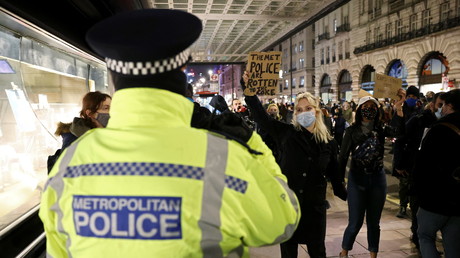 Royaume-Uni : la police accusée d'utiliser les mesures anti-Covid pour empêcher des manifestations