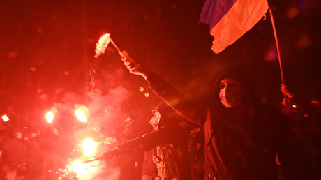 Ukraine : les partisans d'un militant ultra-nationaliste dégradent le bâtiment présidentiel