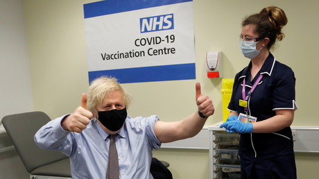 Le Premier ministre britannique Boris Johnson après avoir reçu la première injection du vaccin AstraZeneca, à Londres, le 19 mars 2021 (image d'illustration).