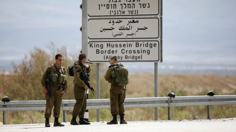 Des soldats israéliens gardent l'entrée du pont d'Allenby le 10 mars 2014 (image d'illustration).